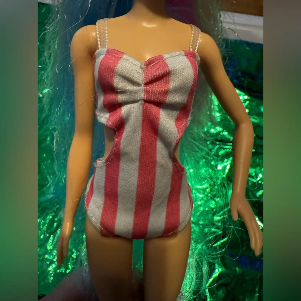 Barbie Dreamtopia doll & Malibu surfboard pink, blue & silver hair